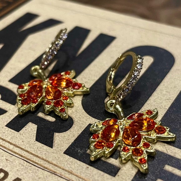 NWOT Autumn Leaves Earrings - Picture 1 of 3